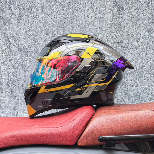 DOT helmet with shinning glass and tail wing