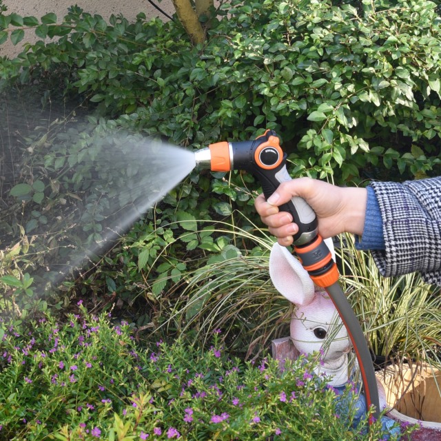 Thumb Valve Portable Garden Water Nozzle,Plastic adjustable garden spray nozzle with thumb valve