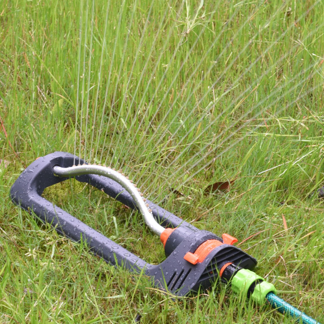 Plastic 19 holes garden water oscillate sprinkler