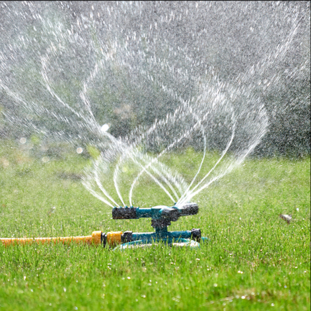 Aspersor rotativo de agua para jardín de plástico de 3 brazos,Aspersor de césped de 3 brazos Garden Water