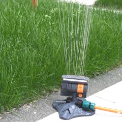 16 holes garden water oscillate Sprinkler for lawn irrigation,16 Holes Oscillating Sprinkler, Adjustable Garden Lawn Water Sprinkler