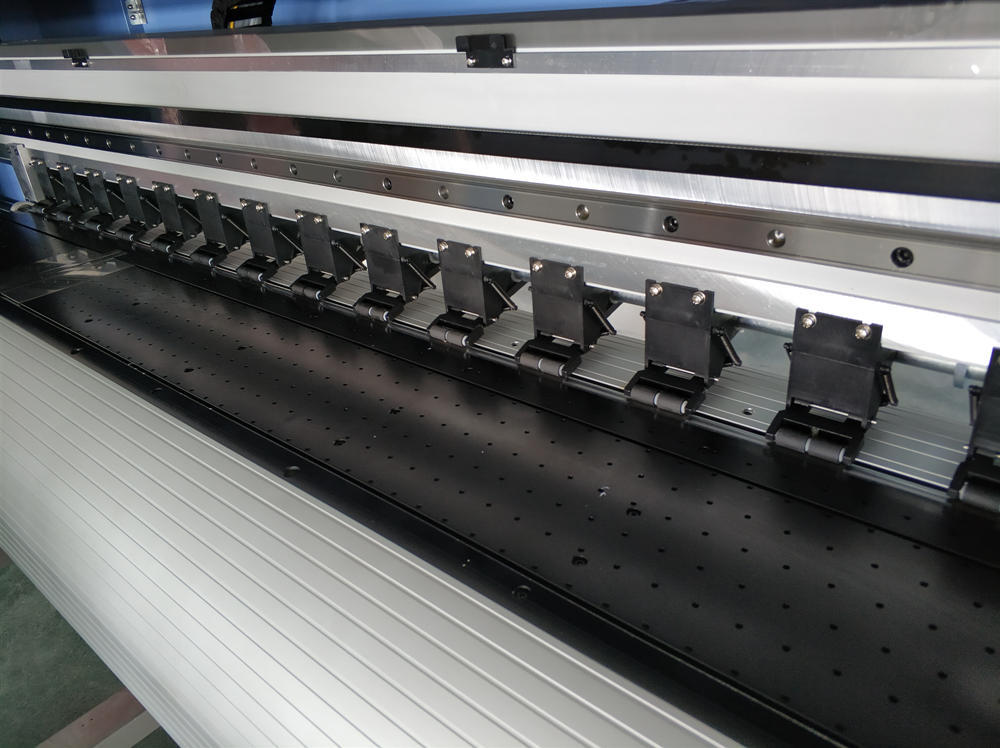 1.8m 4 Heads DX5/I3200 Sublimation Printer Rolling And Winding Behind