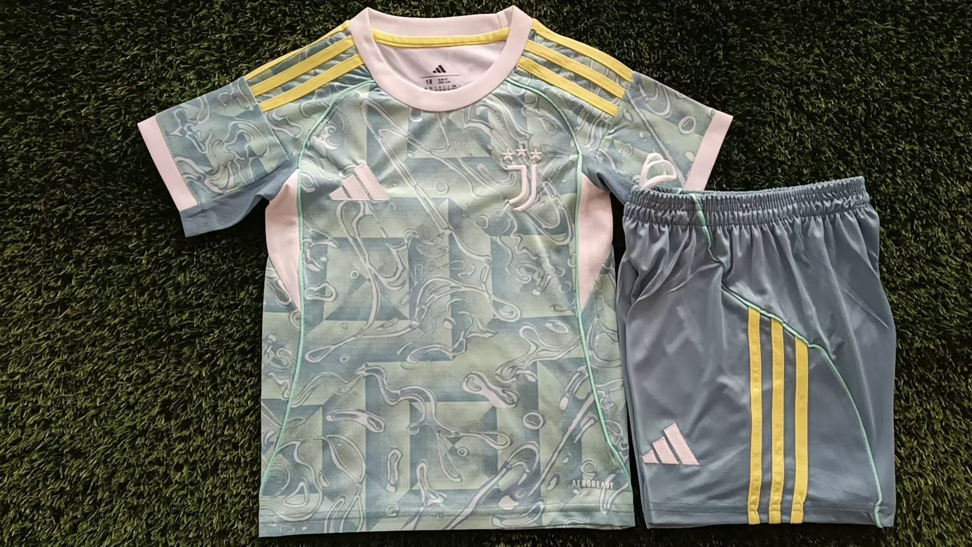 2025-2026 Juventus Children's Edition Football Suit