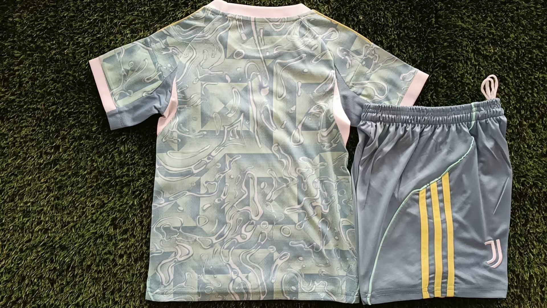 2025-2026 Juventus Children's Edition Football Suit