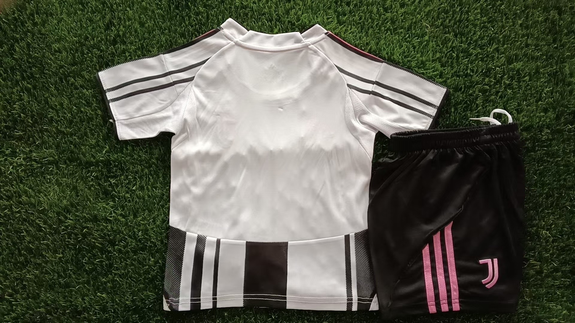 2025-2026 Juventus Children's Edition Football Suit