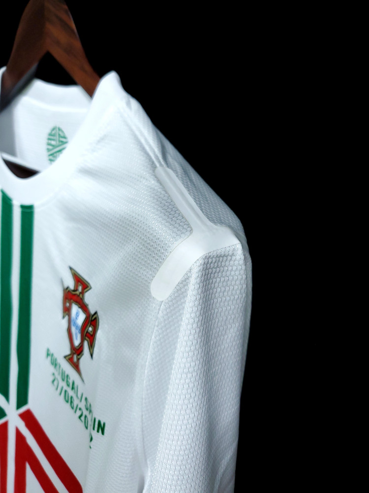 Retro Portugal 2012 away