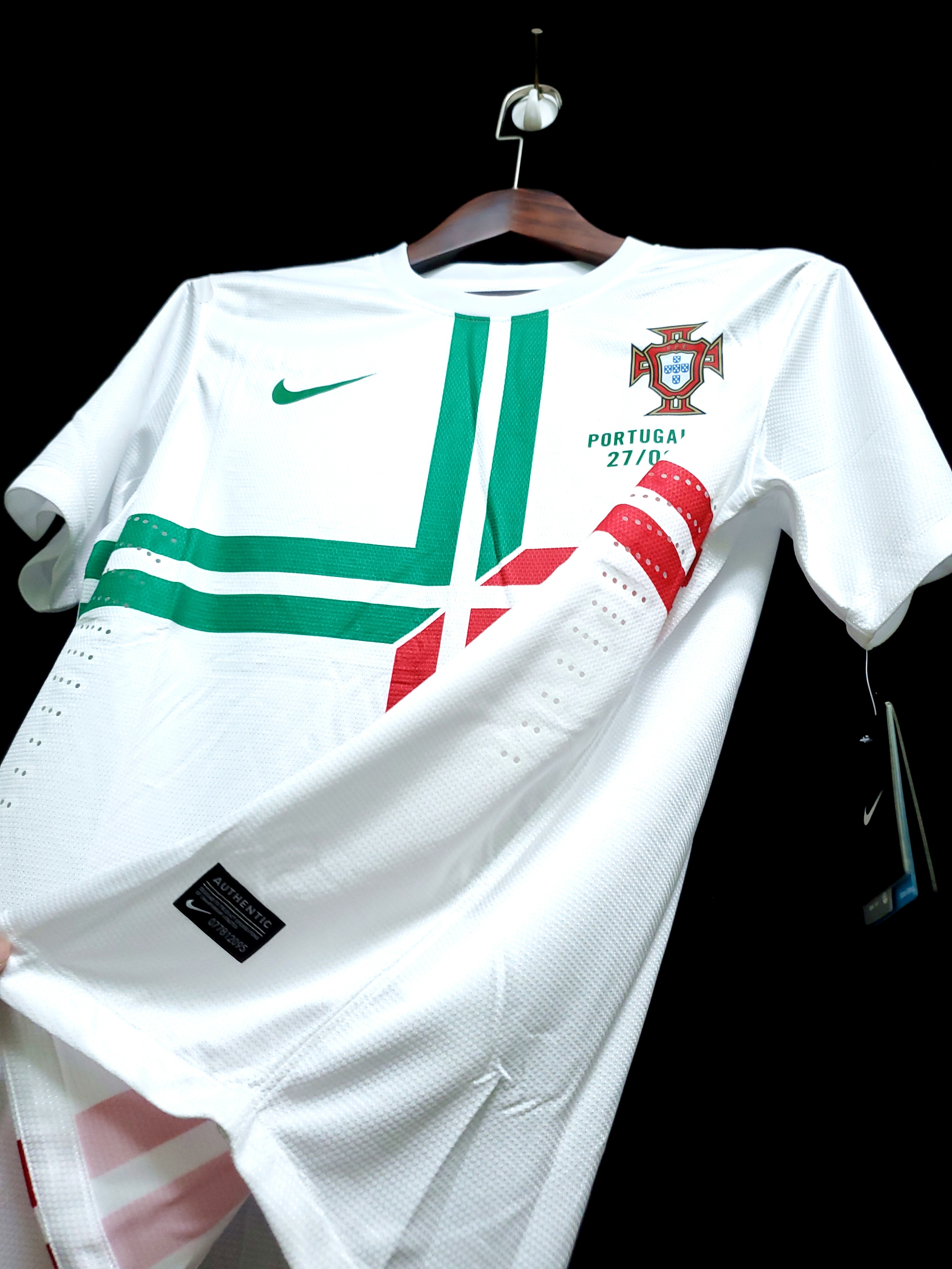 Retro Portugal 2012 away