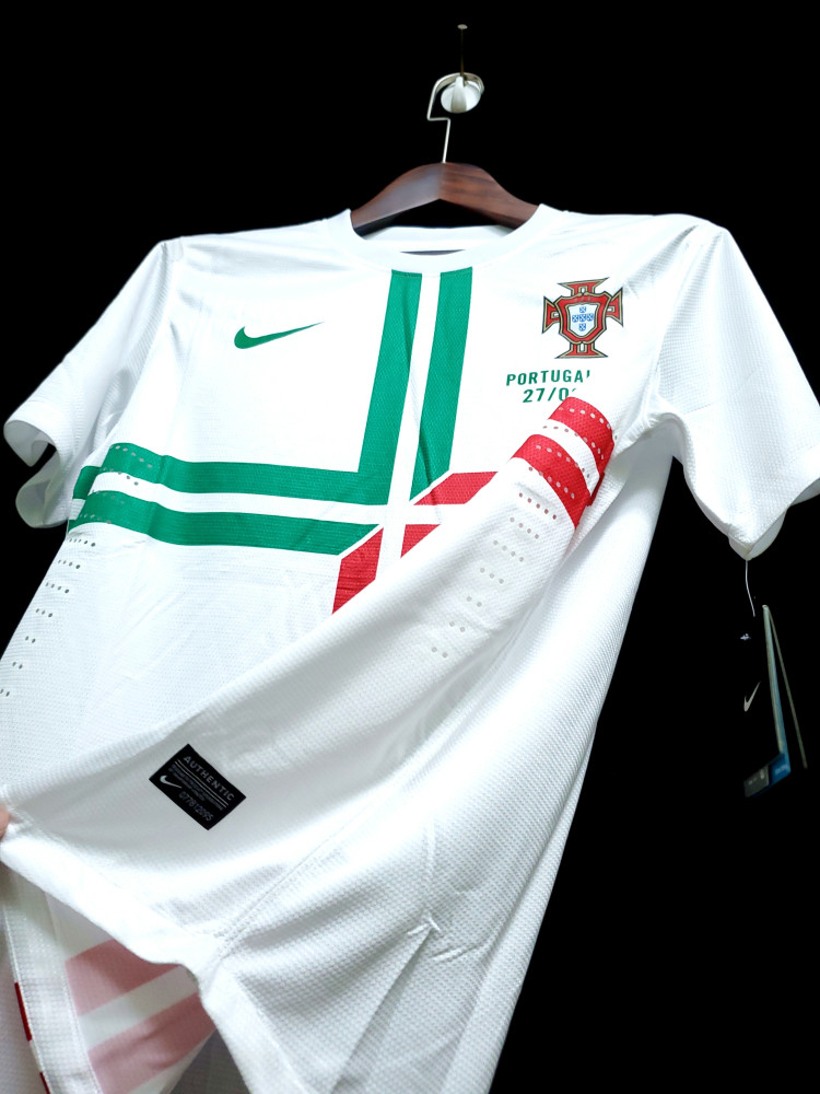 Retro Portugal 2012 away