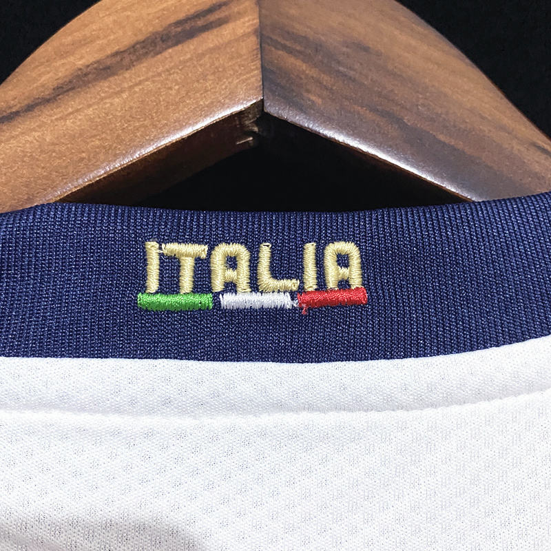 20/21 Italy away