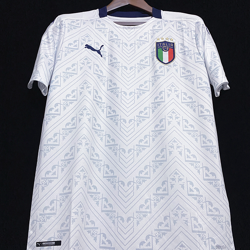 20/21 Italy away