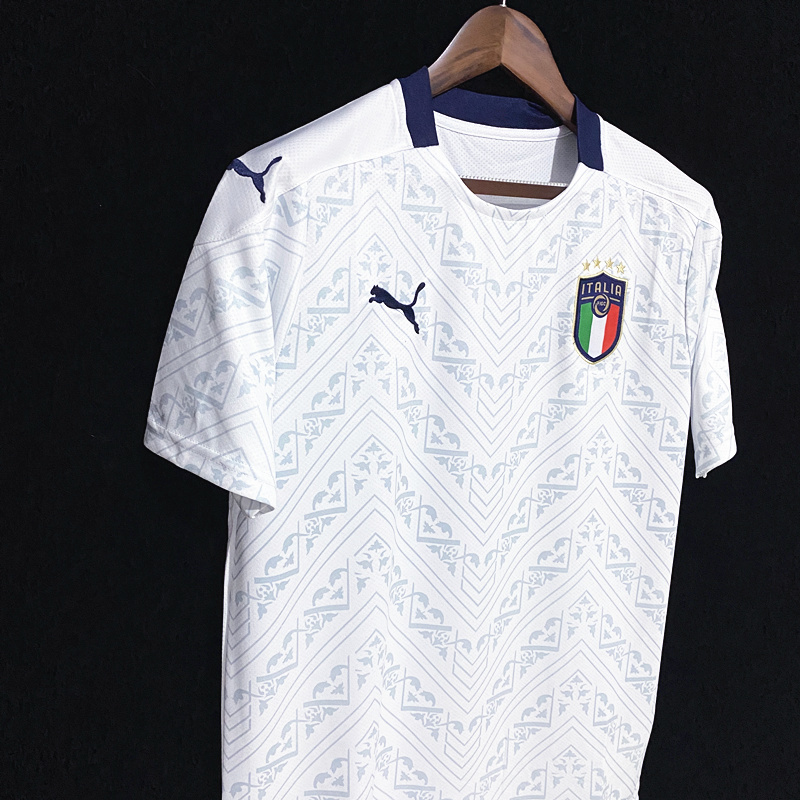 20/21 Italy away