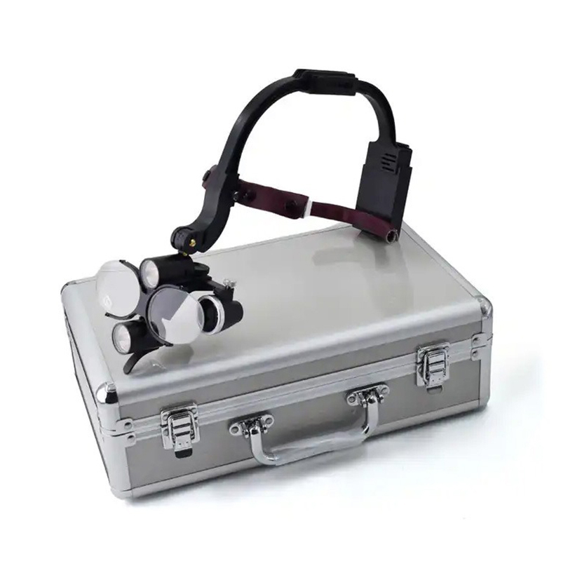 Magnifying lens light.