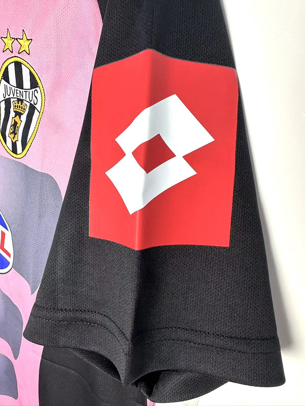 2002-2003  Retro Juventus  Away balck/pink color  jersey