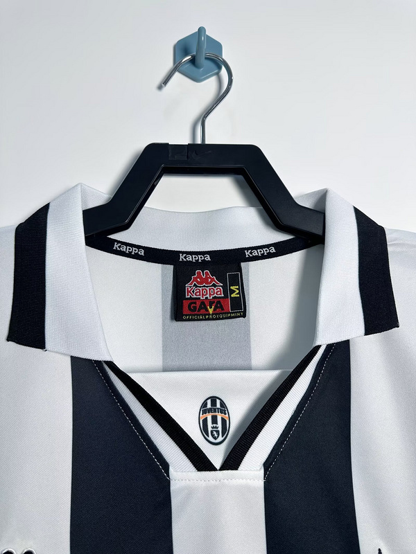 1995-1997  Retro Juventus  Home long sleeves  jersey