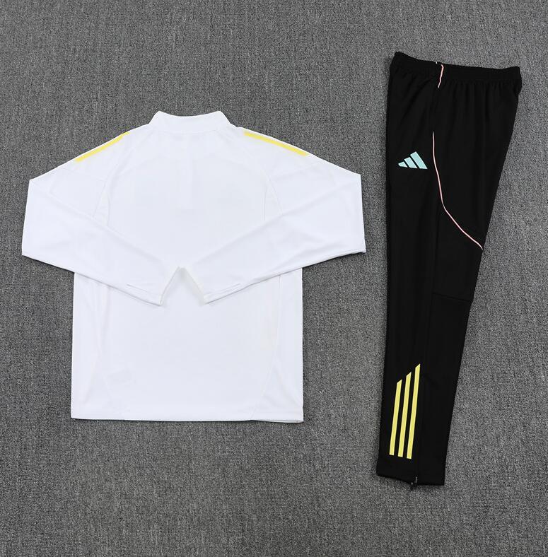 2025 2026  Juventus  White  color  adult  kids  tracksuit  kit  soccer jersey