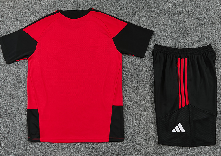 2026 2027 Manchester United   adult  kids  tracksuit  training suit  short  sleeves