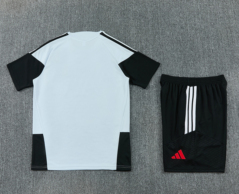 2026 2027 Liverpool adult  kids  tracksuit  training suit  short  sleeves set