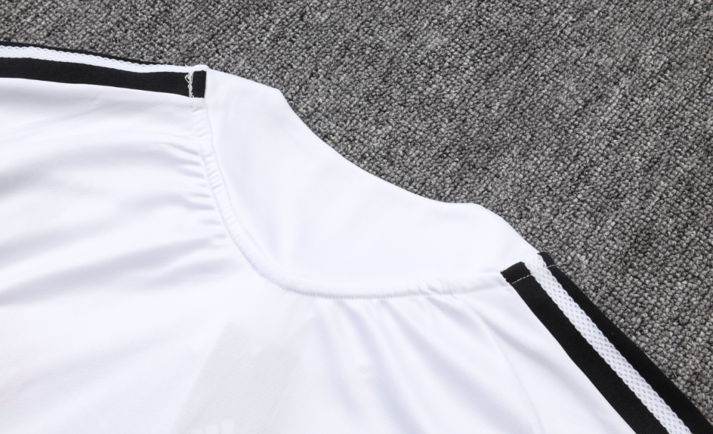 2026 2027  Liverpool  adult  kids  tracksuit  training suit long sleeves white B26091#