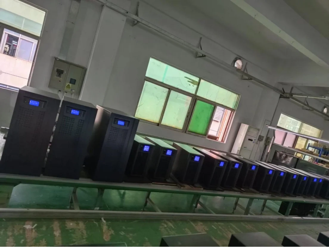 SAI trifásico personalizado de 220 V/380 V/440 V/480 V de baja frecuencia, de grado industrial, de 200 kVA con transformador de aislamiento