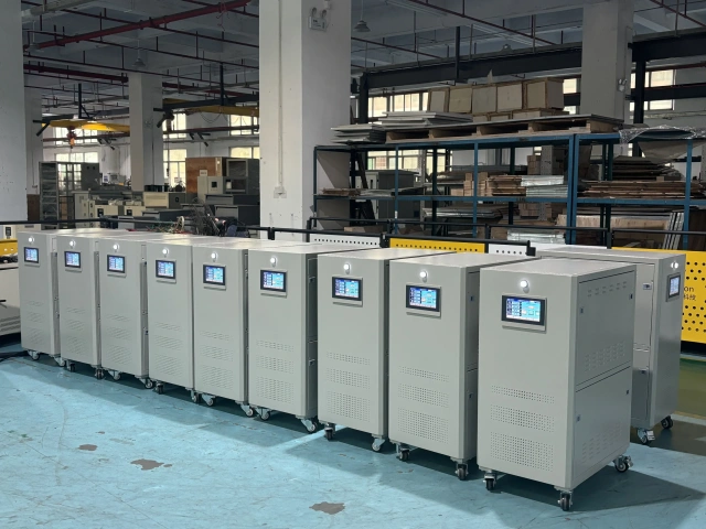 Estabilizador de potência trifásico SCR de 30 kVA, 50 kVA, 60 kVA e 100 kVA com regulador de tiristor.