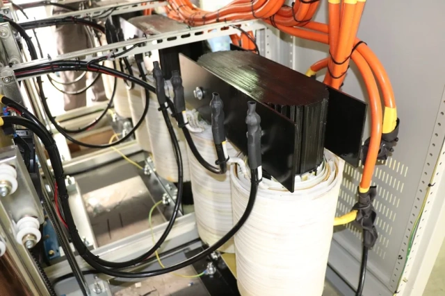 SBW Series Industrial Stabilizer Servo Voltage 3 Phase Voltage Stabilizer 100 KVA Stabilizer