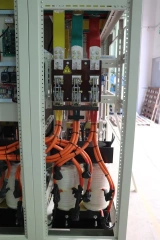 Estabilizador de voltaje estático trifásico de 250 kVA y regulador de voltaje automático