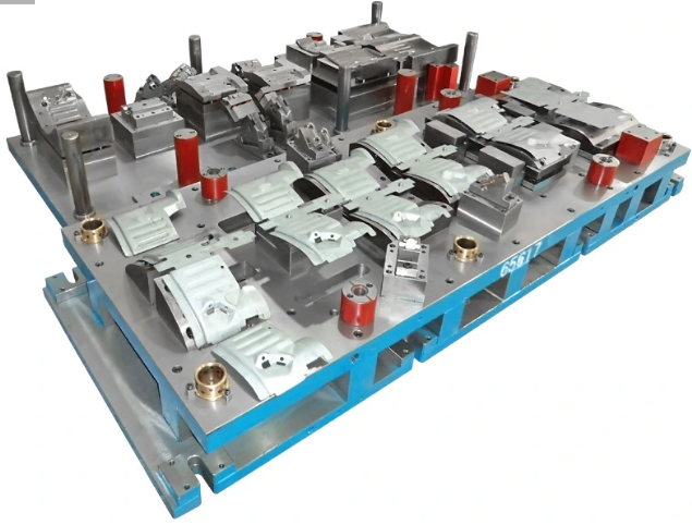 Troquel de estampación progresivo—Automático