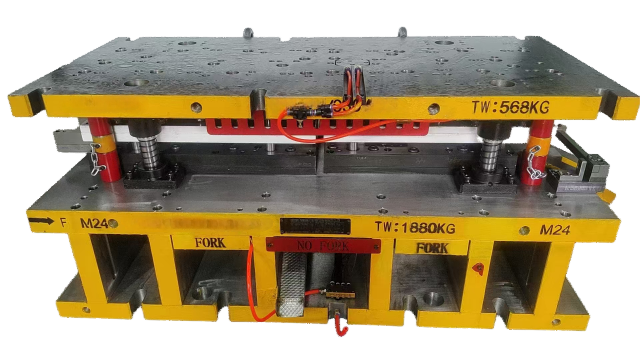 Matriz de estampación progresiva con máquina roscadora