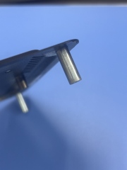 Pieza estampada remachada en matriz