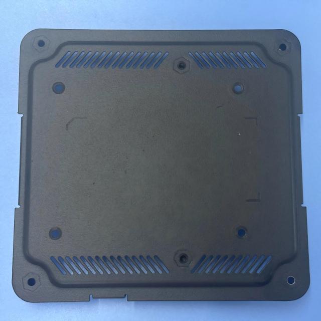 Pieza estampada remachada en matriz