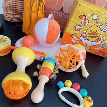 T0041 Yellow Duck Maraca & Baby Rattle Set