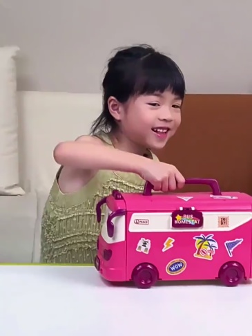 T0060 Girls' Motorhome Bus Toy Set