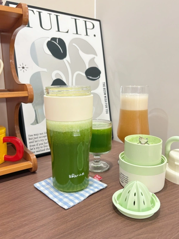 H0023 Bear Compact Portable Household Wireless Electric Juicer
