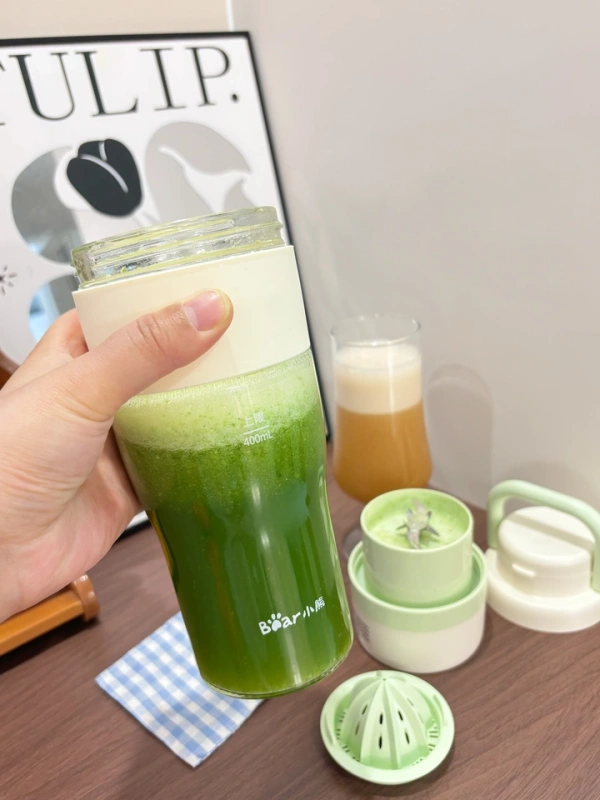 H0023 Bear Compact Portable Household Wireless Electric Juicer