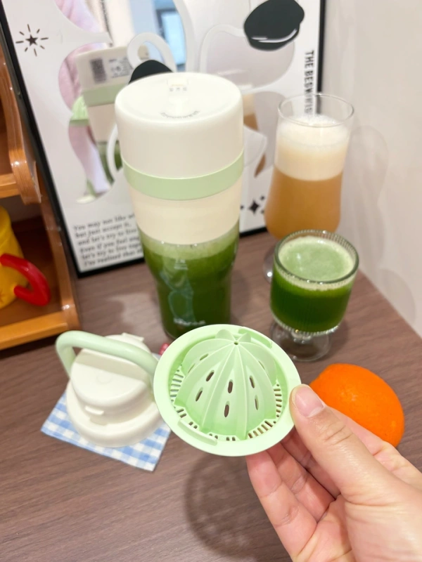 H0023 Bear Compact Portable Household Wireless Electric Juicer