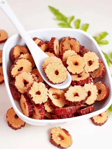 G0050 Dried red dates slices, rings and pieces, 500g per bag