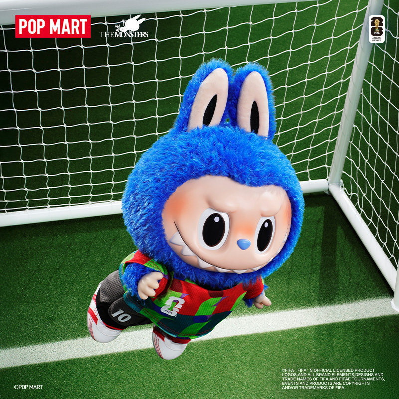 T0081 POP MART THE MONSTERS × FIFA Series - Catch the Win Vinyl Plush Labubu World Cup Figure