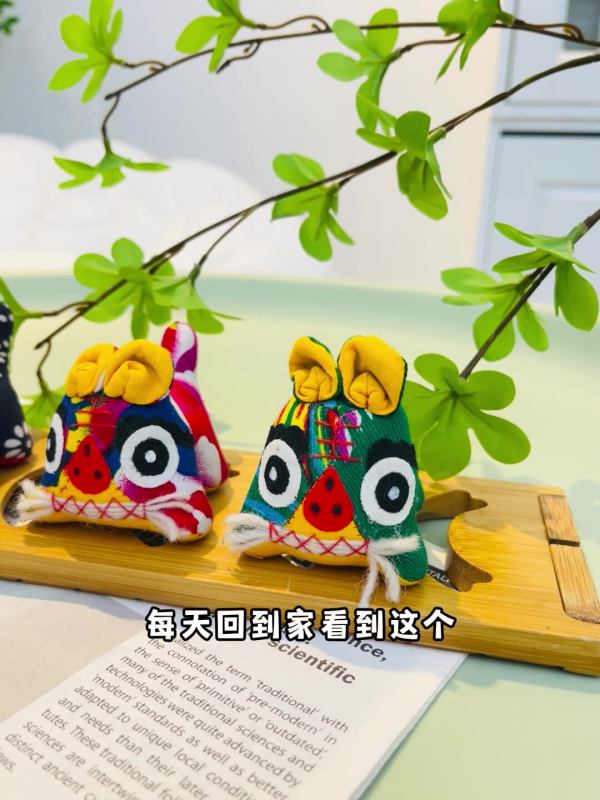 Handmade cloth tiger figurine, a traditional folk craft, Chinese style gift, small tiger decoration.