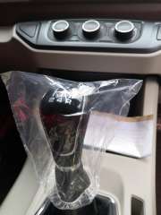 Пластиковая крышка рычага переключения передач автомобиля