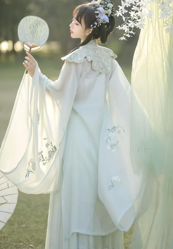 Women's Hanfu Dress Chinese Ming System Cloud Shoulder Flounced Pleated Skirt Embroidered Horse Face Skirt
