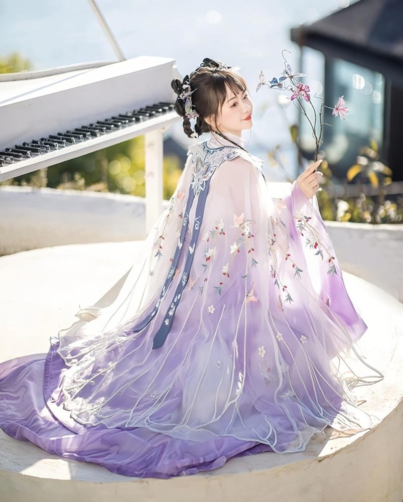 Women's Hanfu Dress Chinese Ming System Cloud Shoulder Flounced Pleated Skirt Embroidered Horse Face Skirt