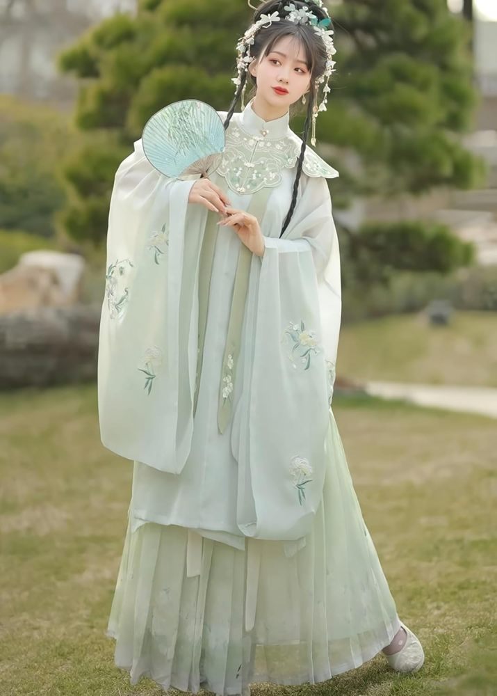 Women's Hanfu Dress Chinese Ming System Cloud Shoulder Flounced Pleated Skirt Embroidered Horse Face Skirt