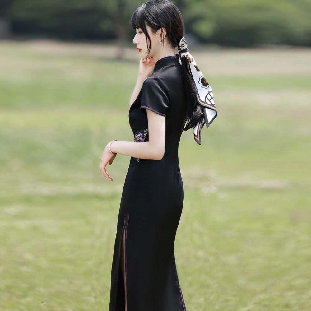 Women's Short Sleeve Midi Cheongsam Elegant Ivory Mandarin Collar Embroidery Side Slit Chinese Qipao Bodycon Dress