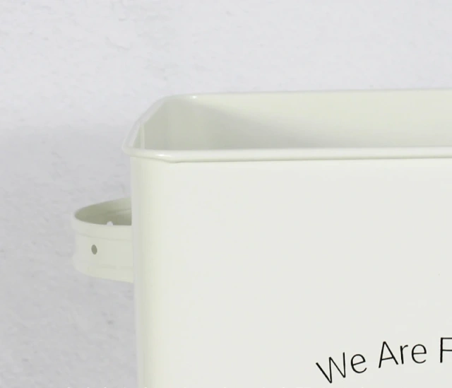 Hot Sale  Airtight  Moisture-proof  Large Capacity  Metal Pet Food Storage