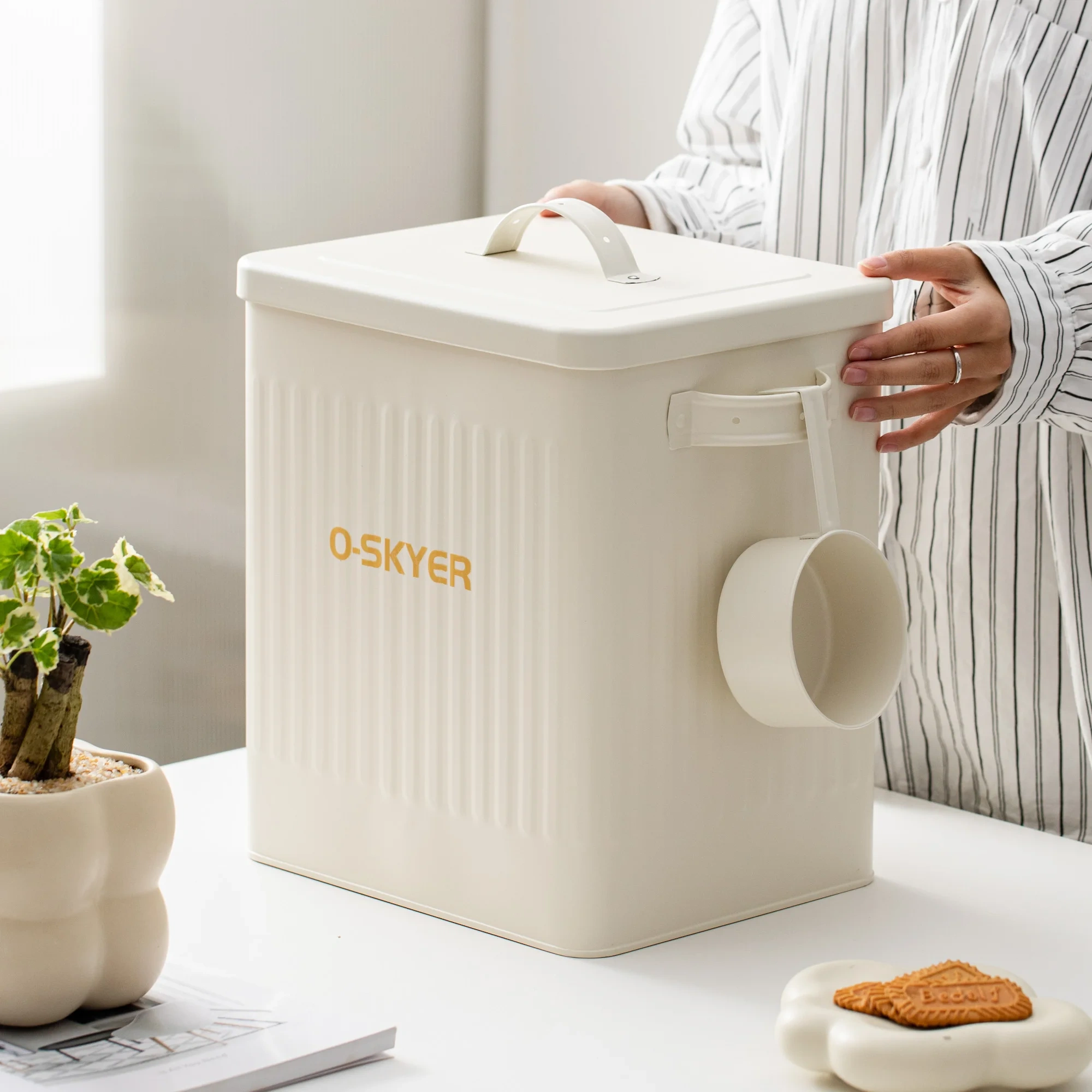 Large Sizes Kitchen Rice Bucket with Lid Sealed Moisture-proof Square Storage Bucket