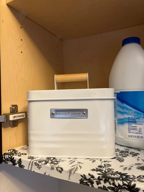 洗衣房整理和储存用干衣纸架 压花农舍金属干衣纸架