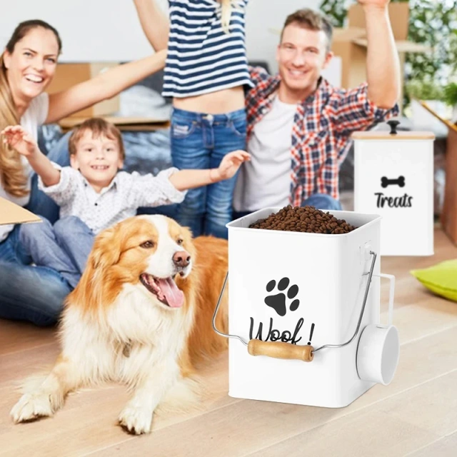 Coated Carbon Metal Storage Cat Treat Canister Dog Treat Tins Tight Fitting Wood Lids Pet Food Treats Containers Set with Scoop