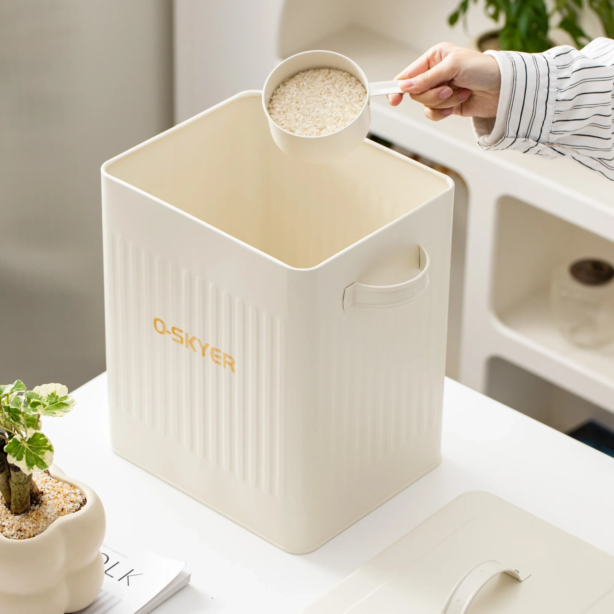 Large Sizes Kitchen Rice Bucket with Lid Sealed Moisture-proof Square Storage Bucket