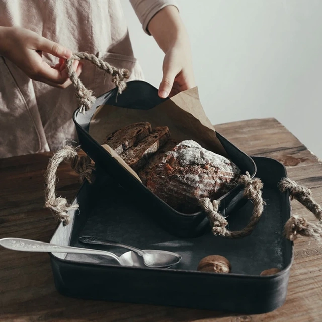 复古金属托盘乡村风格长方形盘子食物面包摄影道具复古铁托盘配麻绳手柄