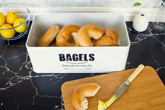 Kitchen Vintage Retro Design Stainless Steel White Metal Bread Box Powder Coated Bread Bin Storage Box with Bamboo Lid